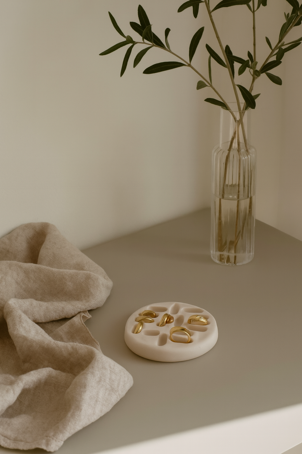 Aurea Ring Holder Luxura Handmade